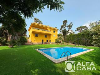 Casa a Condado del Jaruco - Puigventós. Amplia casa familiar con piscina, terraza y garaje en lloret de