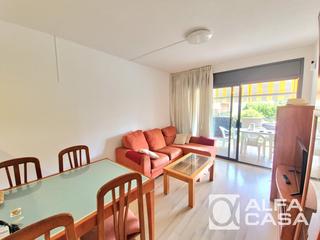 Pis a Fenals. Piso en venta de 2 habitaciones con terraza soleada y parking en