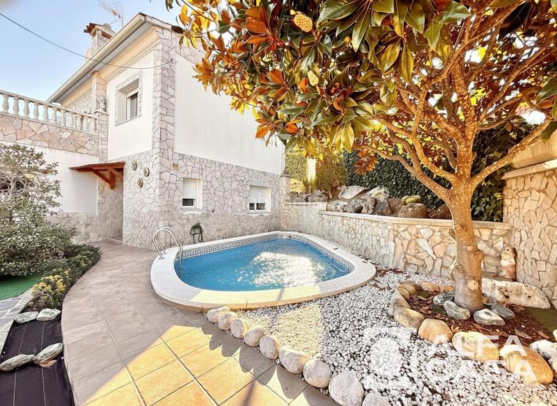 Foto 86403fa1-fe0d-4791-a379-822c4a484c0e. Casa amb calefacció aparcament piscina a Santa Clotilde Lloret de Mar