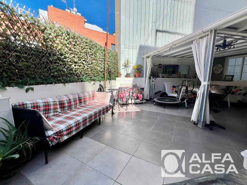 Foto 9c5173c9-e106-4c56-800c-f5b7487f2600. Haus mit heizung in La Salut Badalona