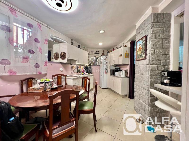 Foto f362b1d8-7d43-4141-abe2-812848a99e88. Haus mit heizung in La Salut Badalona