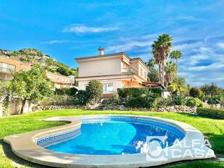 Casa  Caterina albert. Chalet en venta lloret de mar  piscina y vistas al mar
