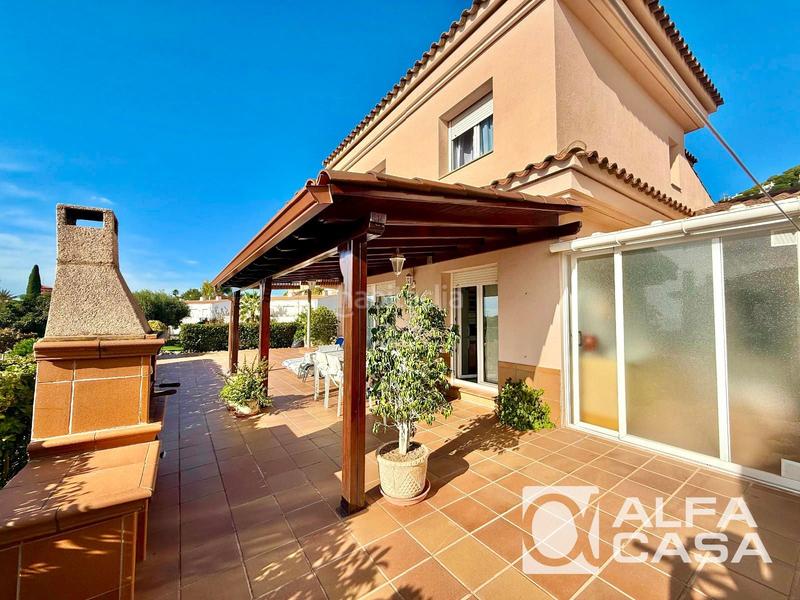 Foto 3c331619-99e9-4967-991d-d79ce2ef53bd. House with heating parking pool in Roca Grossa Lloret de Mar