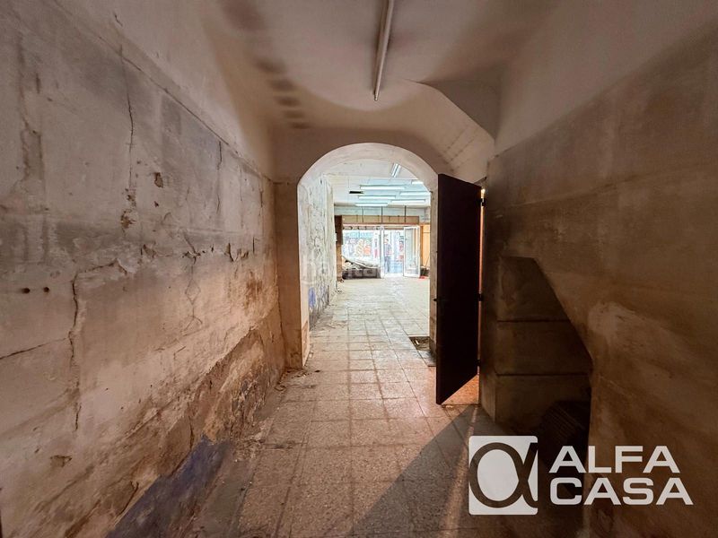 Foto 01d6a18d-8352-4d2c-96ea-d12cdcb50ce7. Edificio  en venta con local comercial a 100 m del mar en Blanes