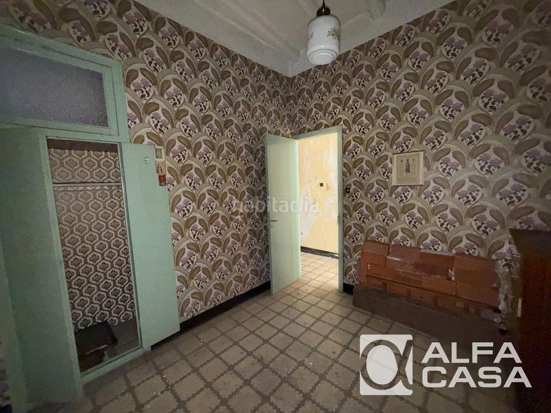 Foto 1df447ff-903e-4b52-97fb-02c57435c7c1. Edificio  en venta con local comercial a 100 m del mar en Blanes