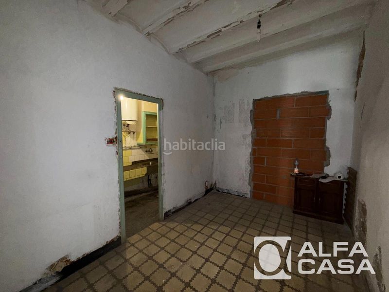 Foto 69784f06-6eb2-479f-bbaa-4e1f5924e534. Edificio  en venta con local comercial a 100 m del mar en Blanes