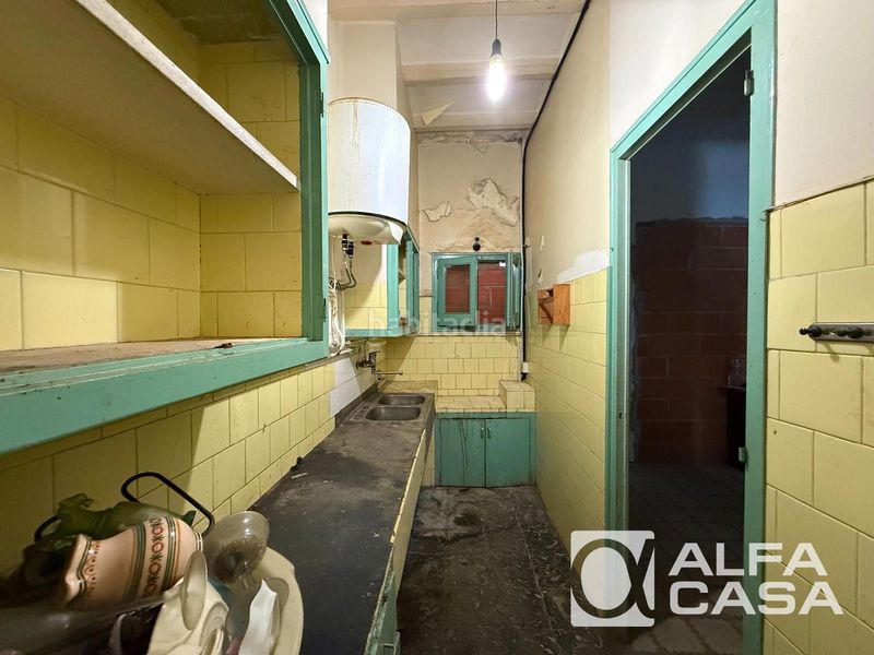 Foto 6e9aea36-3a13-48c6-a37a-497d836258ed. Edificio  en venta con local comercial a 100 m del mar en Blanes