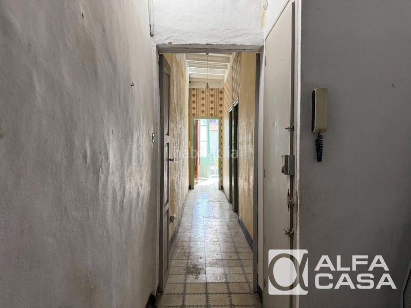 Foto 9f3b26b5-e3d0-4b3b-a323-f342d3433b0c. Edificio  en venta con local comercial a 100 m del mar en Blanes