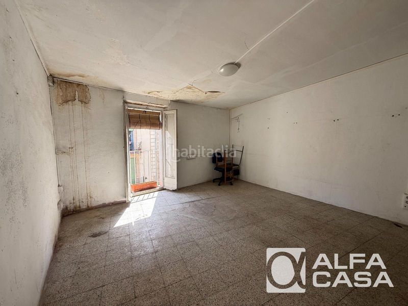 Foto c44aa75a-33d3-48a8-89e9-dbf3f8be37b4. Edificio  en venta con local comercial a 100 m del mar en Blanes