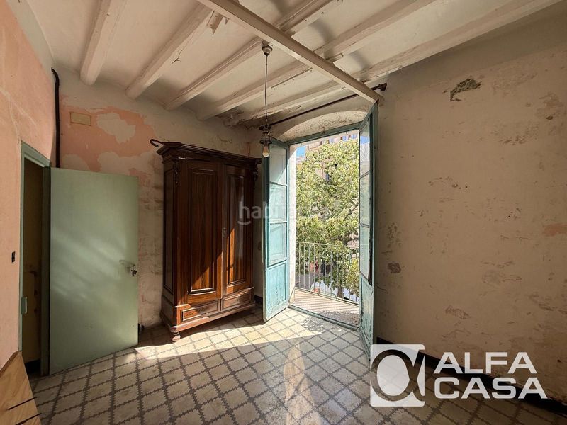 Foto d7d6a4b5-b7a5-4480-b878-bc5027802077. Edificio  en venta con local comercial a 100 m del mar en Blanes