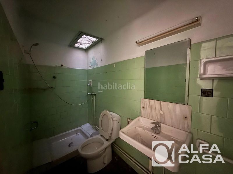 Foto fe96d600-e935-4d4c-960b-6e2a279f7f5a. Edificio  en venta con local comercial a 100 m del mar en Blanes
