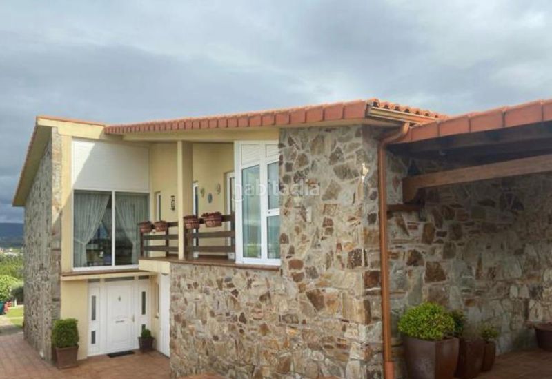 Foto bb8abb40-5f9d-4387-811c-01ea23de91ff. Casa amb xemeneia calefacció aparcament piscina a Valdoviño