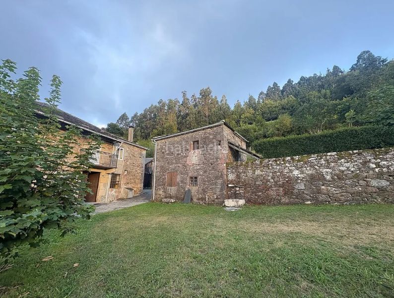 Foto fd6c16bd-da7c-4989-b7e0-675e15fc18a0. Masia amb aparcament a Viveiro