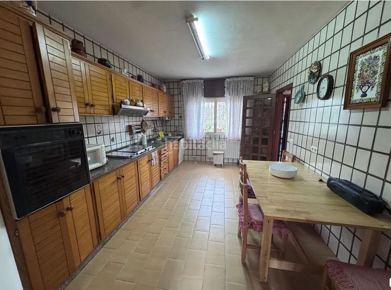 Foto 4202581d-30fe-41e1-b7d6-c1b737e1f4a7. Casa amb xemeneia calefacció aparcament a Parroquias de Santiago Santiago de Compostela