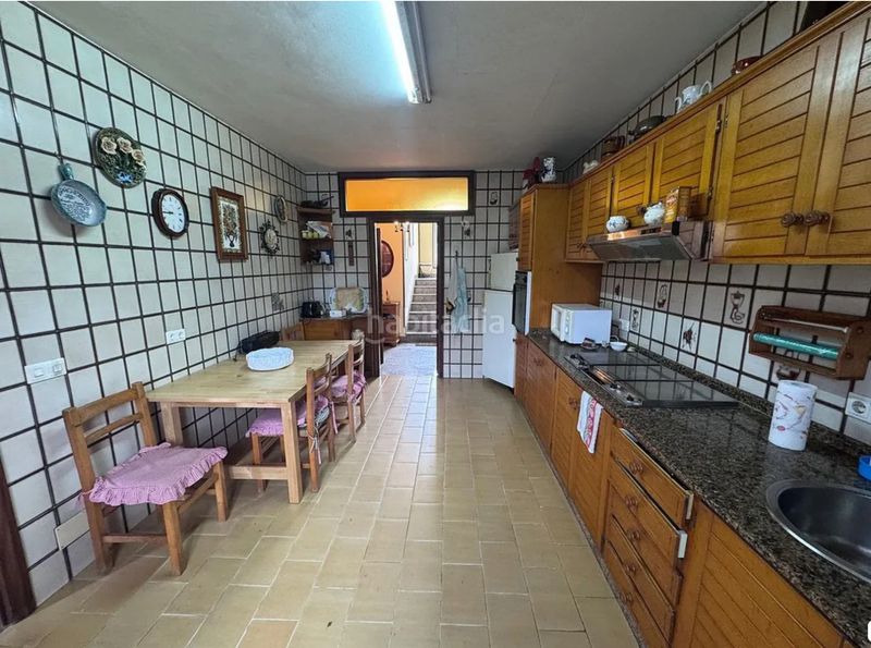 Foto a24e834b-02c2-4eca-b416-b96f0ed03216. Casa amb xemeneia calefacció aparcament a Parroquias de Santiago Santiago de Compostela