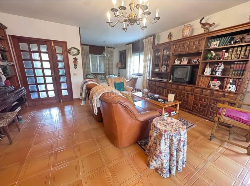 Foto ae3dc566-f102-4449-ad80-112eeafee194. Casa amb xemeneia calefacció aparcament a Parroquias de Santiago Santiago de Compostela