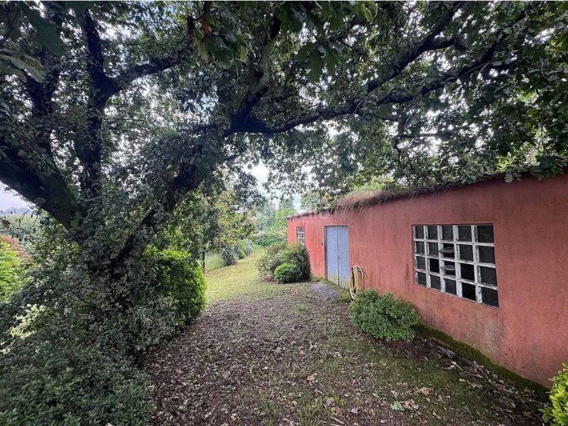 Foto c74c5d1c-a371-4bc3-86ac-65c731a02c05. Casa amb xemeneia calefacció aparcament a Parroquias de Santiago Santiago de Compostela