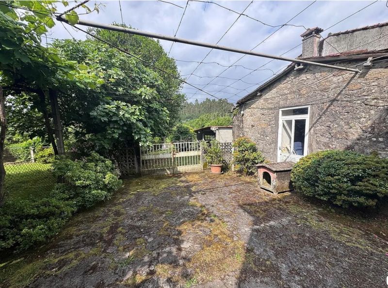 Foto d6589803-7a03-4866-9496-402fecb39d5e. Casa amb xemeneia calefacció aparcament a Parroquias de Santiago Santiago de Compostela