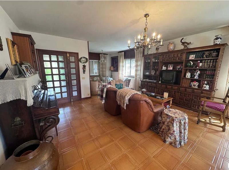 Foto e2847ae2-e131-48fd-9733-465a4fa8a379. Casa amb xemeneia calefacció aparcament a Parroquias de Santiago Santiago de Compostela