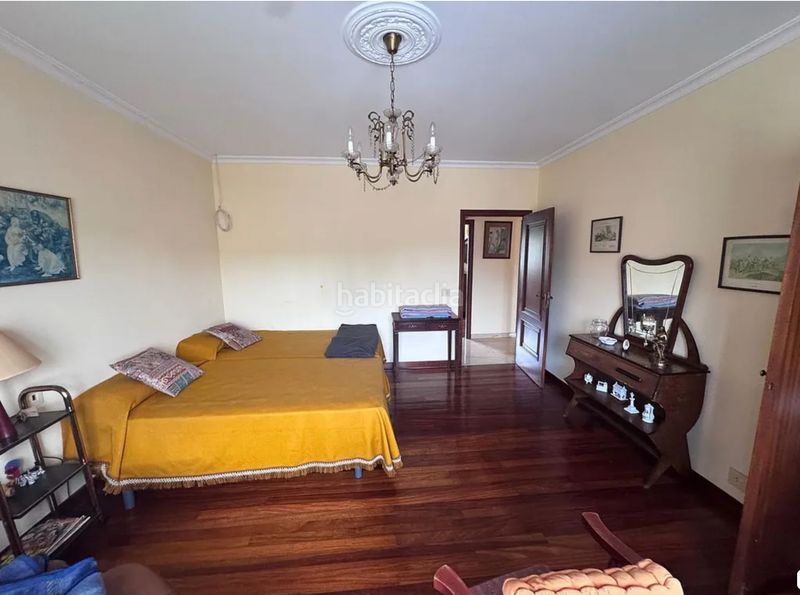 Foto e63331ce-54df-4885-833e-0c274ca657f4. Casa amb xemeneia calefacció aparcament a Parroquias de Santiago Santiago de Compostela