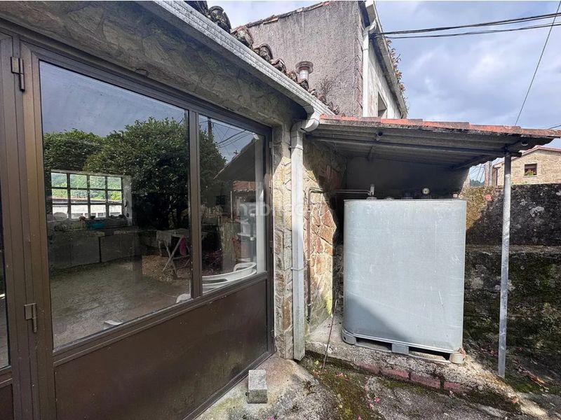 Foto f88bf21f-f24c-45ae-ba60-b4d22e765482. Casa amb xemeneia calefacció aparcament a Parroquias de Santiago Santiago de Compostela