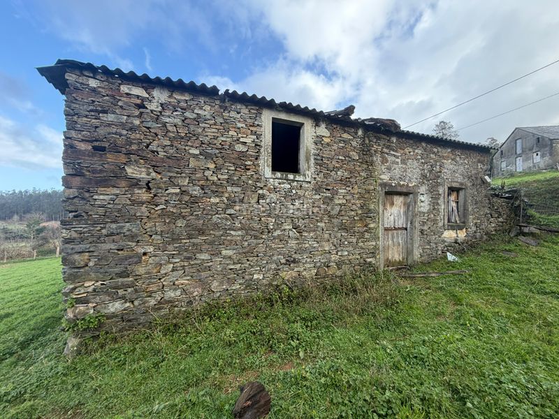 Foto b9ee5f22-64e4-4962-9b26-b1cc9c821d87. Masia amb aparcament a Valdoviño