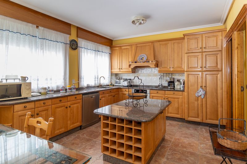 Foto 815df500-ba00-43ed-a85f-3fcdd5f8e917. Edificio  residencial en venta en calle 6, centro, ferrol en Lugo