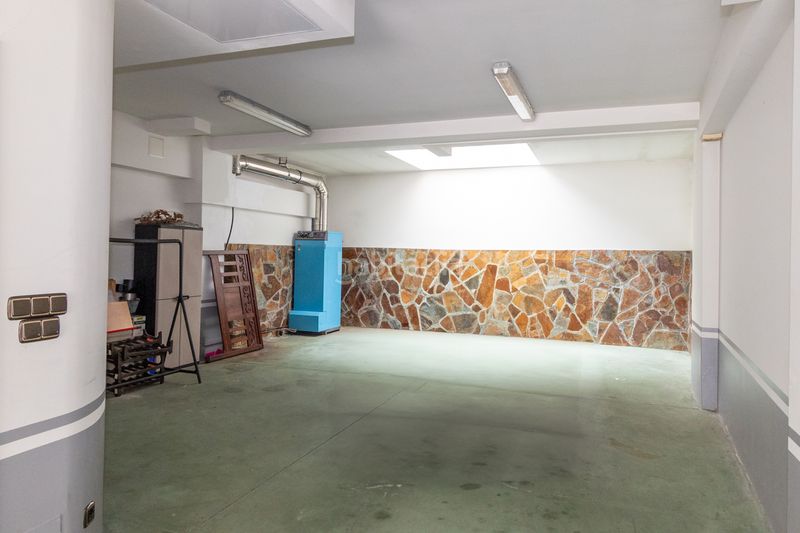 Foto b76ad61a-7b71-49f2-93a1-063a28744490. Edificio  residencial en venta en calle 6, centro, ferrol en Lugo