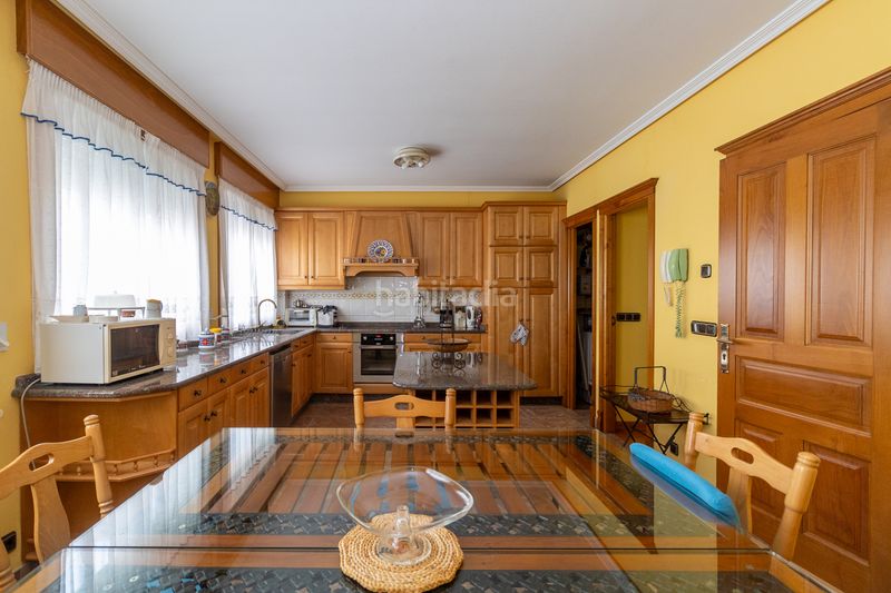 Foto c75384bd-249b-4105-8c5b-ca058501d6d2. Edificio  residencial en venta en calle 6, centro, ferrol en Lugo