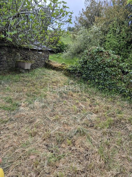 Foto 721f2d64-f062-47b1-9c69-e2105567ceaf. Masia amb xemeneia aparcament a Somozas (As)