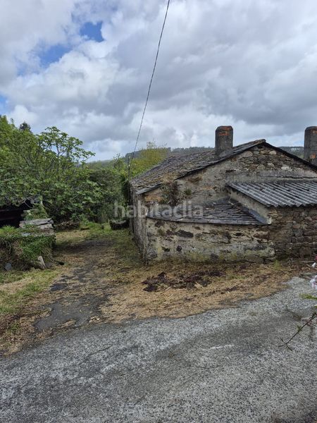 Foto 7fd33483-920c-41be-8289-400765f26e15. Masia amb xemeneia aparcament a Somozas (As)