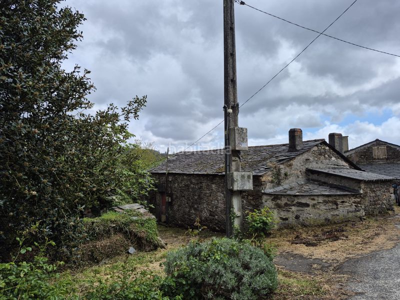 Foto 80cecd8f-be82-4dee-bc44-e5c2263e5dc4. Masia amb xemeneia aparcament a Somozas (As)