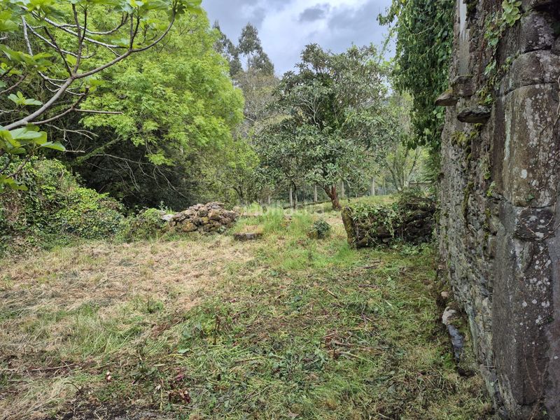 Foto 9184f903-a5ae-4a11-8f38-4210231a60c6. Masia amb xemeneia aparcament a Somozas (As)