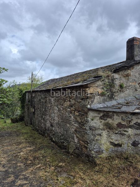 Foto e399be40-40ea-4786-9d52-98a4652e777c. Masia amb xemeneia aparcament a Somozas (As)