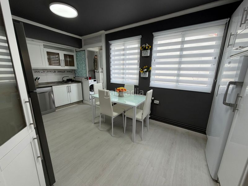 Foto d2d9bdbd-d498-46c1-b4e6-abc80bf55364. Rent flat with heating in Centro Ferrol