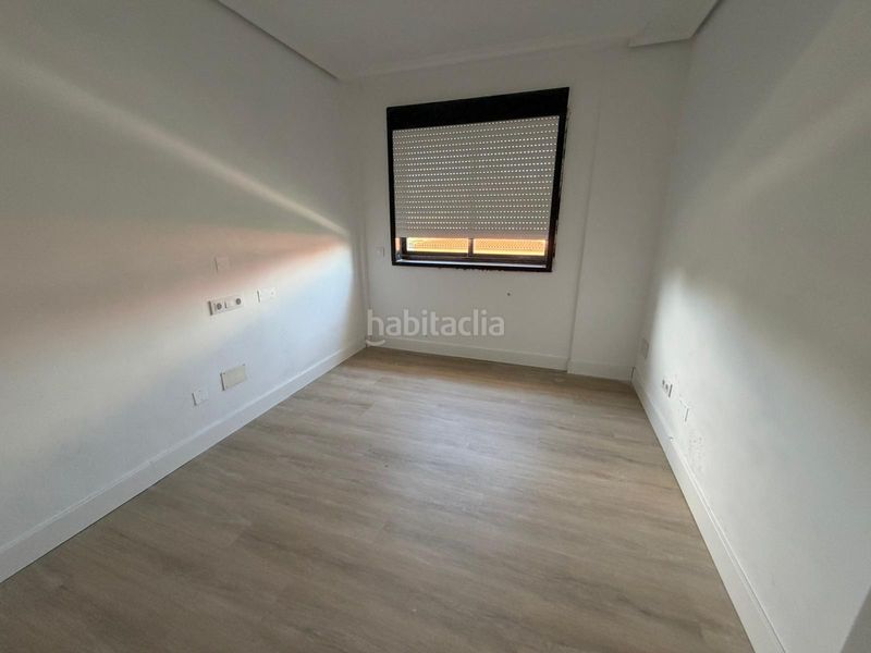 Foto 0c10356c-6102-476c-99e0-ee70fa979e19. Casa aparellada amb aparcament a A Malata - Catabois - Ciudad Jardín Ferrol