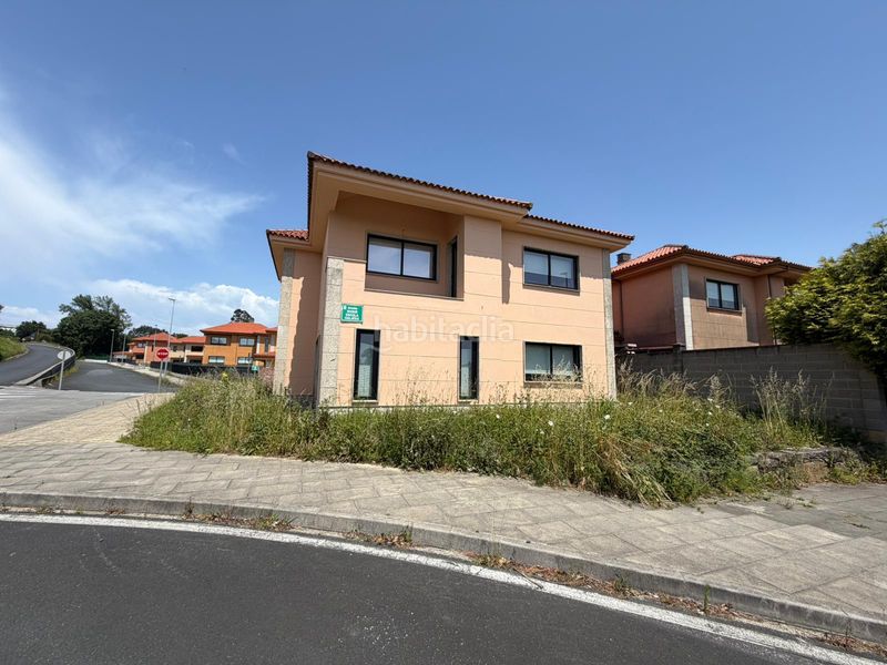 Foto 7461c3c3-a18e-4edb-afbb-14ff6b9e80c2. Casa aparellada amb aparcament a A Malata - Catabois - Ciudad Jardín Ferrol