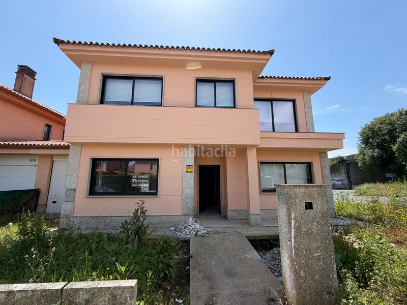 Foto aa93d599-1a55-49e5-bab4-93e710e2869a. Casa aparellada amb aparcament a A Malata - Catabois - Ciudad Jardín Ferrol