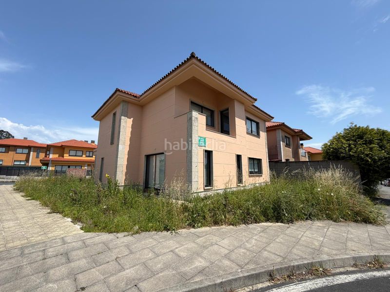 Foto ab780613-c7dd-4398-8f73-e0f09898684b. Casa aparellada amb aparcament a A Malata - Catabois - Ciudad Jardín Ferrol