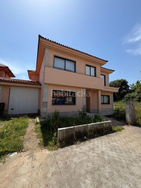 Foto fac78981-635b-4bae-b848-45ad7faa6098. Casa aparellada amb aparcament a A Malata - Catabois - Ciudad Jardín Ferrol