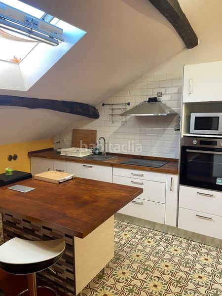 Foto ce10ecd2-c1a2-429a-b481-d5d64856a88a. Alquiler piso buhardilla con encanto en el Centro en Ferrol