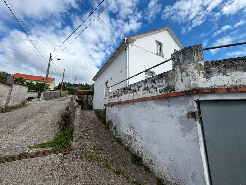 Foto 1a23344c-c539-49f9-b160-defe0b1c9f69. Casa pareada en Neda