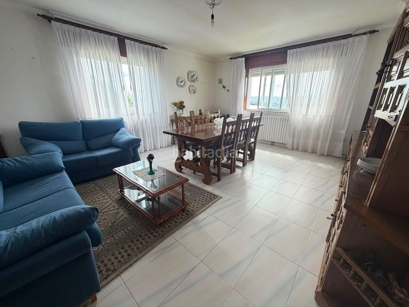 Foto df552a81-6307-4e2a-a8f2-b03162cd7336. Casa pareada en Neda