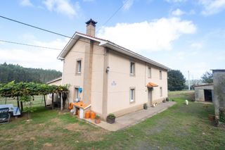 Chalet  Loiravella. Casa de piedra independiente con vistas al embalse en forcadas,