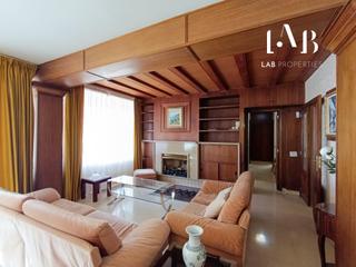 Flat  Calle arago. Amplio piso con aparcamiento en calle aragon