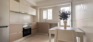 Etagenwohnung  Calle de lluís martí. Oportunidad reformado piso de 120 metros en el centro de palma,