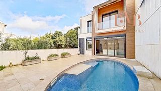 Chalet  Carrer carrer pou del rei. Venta de vivienda con licencia vacacional permanente etv