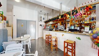 Lloguer Local Comercial  Carrer joan fuster. Bar en traspaso junto a escorxador, listo para trabajar