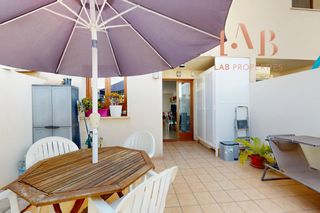 Duplex in Calle xaloc 10. Luminoso dúplex de 3 habs con terraza, barbacoa y suite con vest