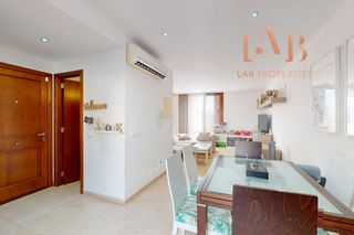 Duplex in Calle xaloc 10. Luminoso dúplex de 3 habs con terraza, barbacoa y suite con vest